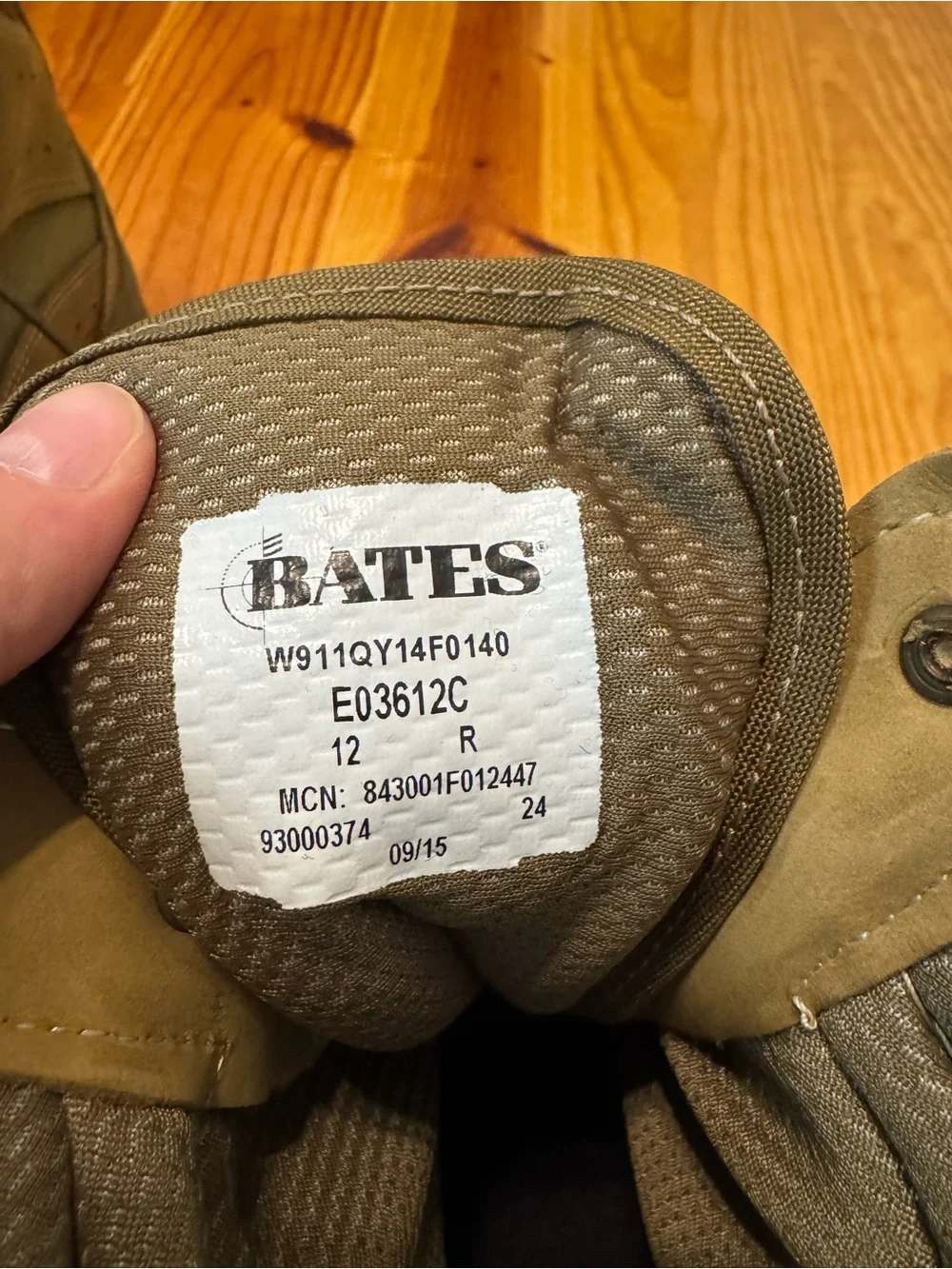 Bates NEW E03612C Tactical Boots Mens 12R Tan Leather Vibram Military
